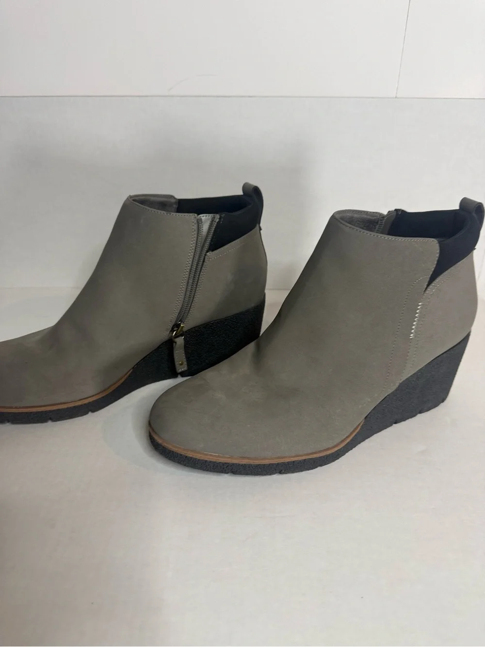 Dr. Scholl's BERYLLE Gray Faux Suede Wedge Zip Ankle Bootie Women's 11W